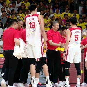 中国男篮：王俊杰18+14胜强敌，徐昕效率高，奇兵8中8崔永熙7中1