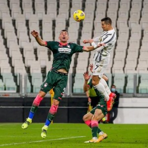 天天盈球网-【人物】将物理规律踩在脚下！请看飞翔的罗纳尔多